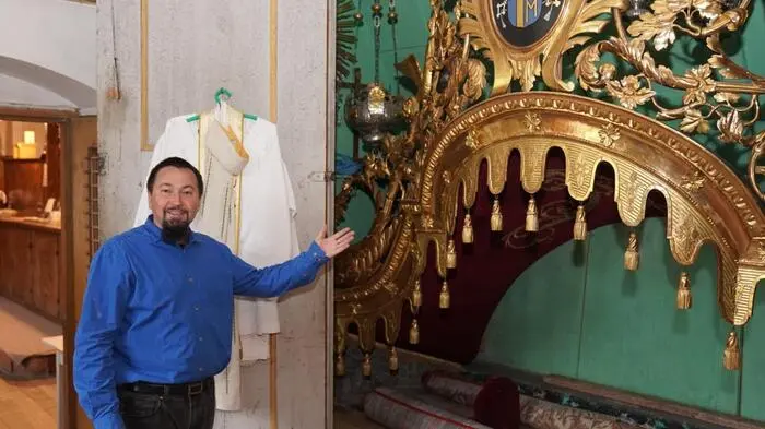Silvo Bachorik leitet die Heilige Messe