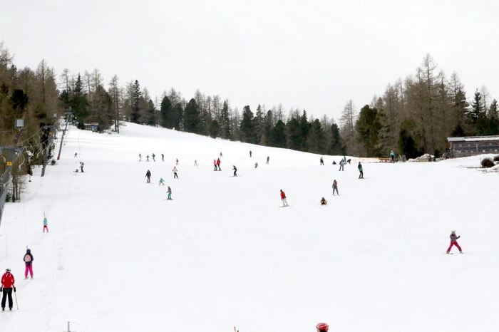 Wurden am Vormittag auf der Piste noch eifrig Schwünge gezogen, war ab Mittag Partyzeit angesagt.