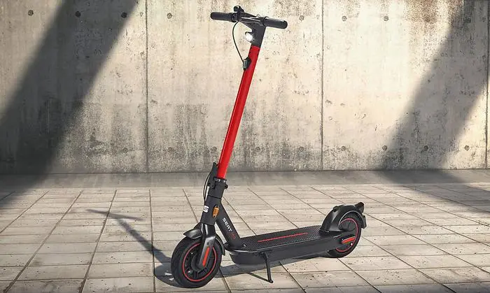 Der neue E-Kick-Scooter schafft bis zu 65 Kilometer