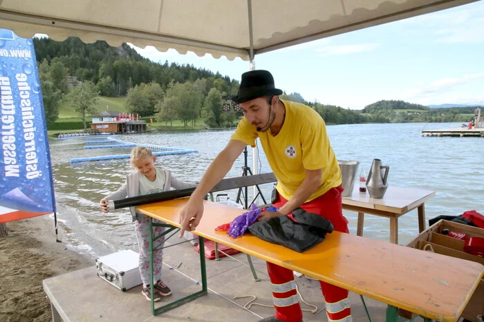 Die Kleinen kamen bei der Zaubershow mit „Magic-Bert“ (Foto) voll auf ihre Kosten. 