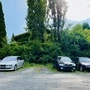Drei Autos ohne Kennzeichen auf einem Parkplatz