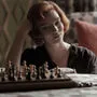 Anya Taylor-Joy („Emma“, „Peaky Blinders“) spielt ein Schachgenie.