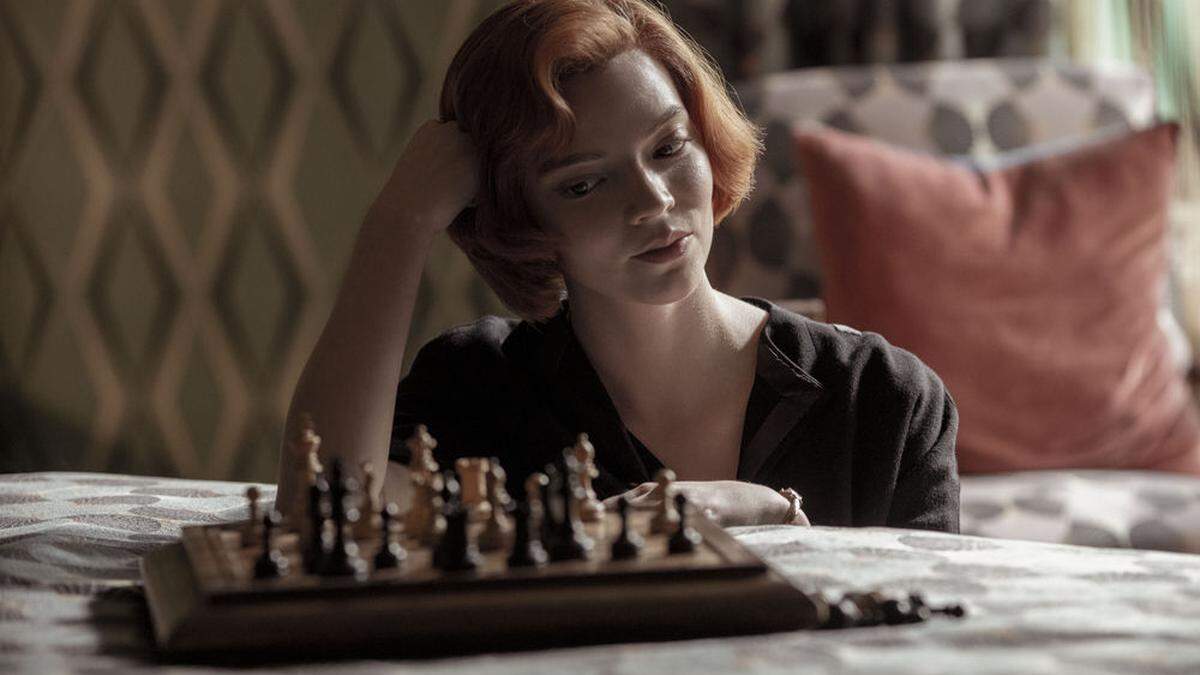 Anya Taylor-Joy („Emma“, „Peaky Blinders“) spielt ein Schachgenie.