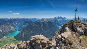 Die entscheidende Frage, die wir nicht nur in Österreich, sondern in ganz Europa klären müssen, lautet, wie wir als Gesellschaft mit unserem religiösen Erbe und mit unserer Vergangenheit insgesamt umgehen sollen