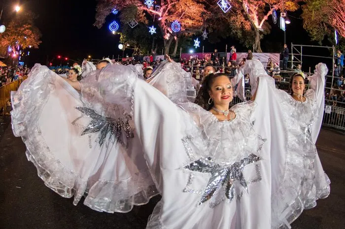 Veranstalter des Festivals ist die Stadtverwaltung von San José unter der Schirmherrschaft des Bürgermeisters, welcher die Lichterparade gemeinsam mit dem Präsidenten des Landes anführt. Das Festival de la Luz wurde im Jahr 1996 ins Leben gerufen.