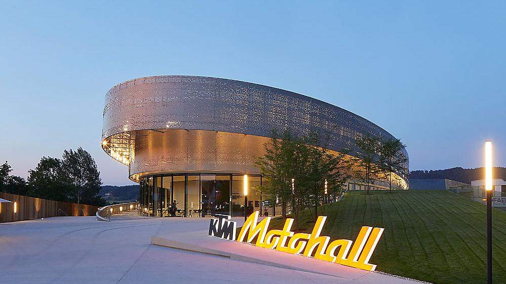 Die KTM Motohall in Mattighofen, geplant von HLW Architekten, wurde im Mai dieses Jahres eröffnet
