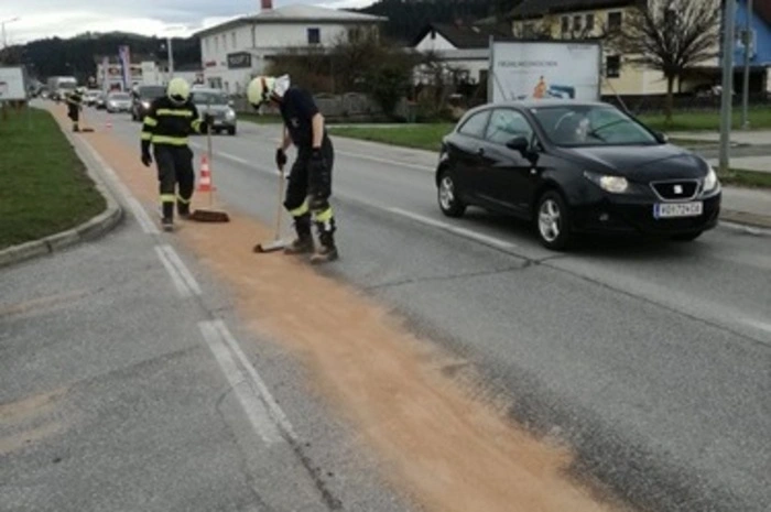 Die Mitglieder der FF Voitsberg konnten zu Fuß zum Einsatzort ausrücken - lag dieser doch nur wenige Meter vom Rüsthaus der Stadtfeuerwehr entfernt.