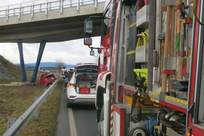Die Stadtfeuerwehr Oberwart barg das Fahrzeug.