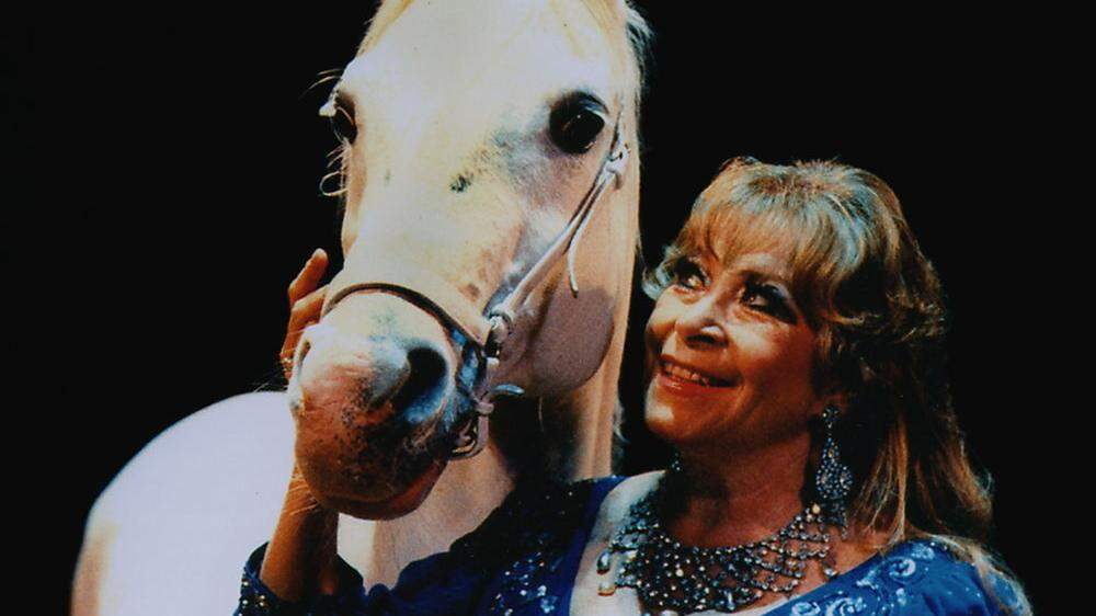 Christel Sembach-Krone mit einem ihrer Pferde