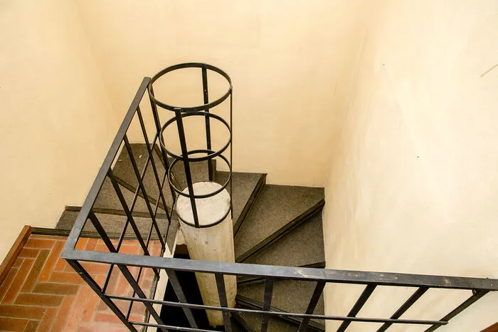 Die Stiege wurde nachträglich für die Dienstboten errichtet.