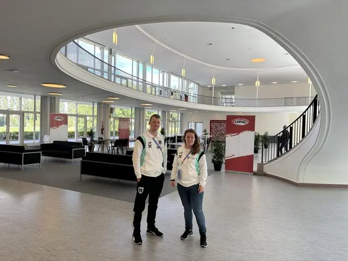 ÖFB-Medien-Team: Iris Stöckelmayr mit Matthias Lanna