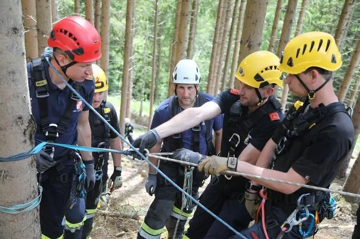 Feuerwehrleute aus Apfelberg, Knittelfeld, Großlobming, St. Margarethen, Seckau, Sachendorf und der Betriebsfeuerwehr der ÖBB waren an der Übung beteiligt.