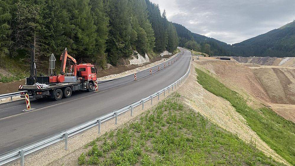 Die Bauarbeiten bei der knapp 150 Meter langen ehemaligen Waldbachbrücke sind abgeschlossen