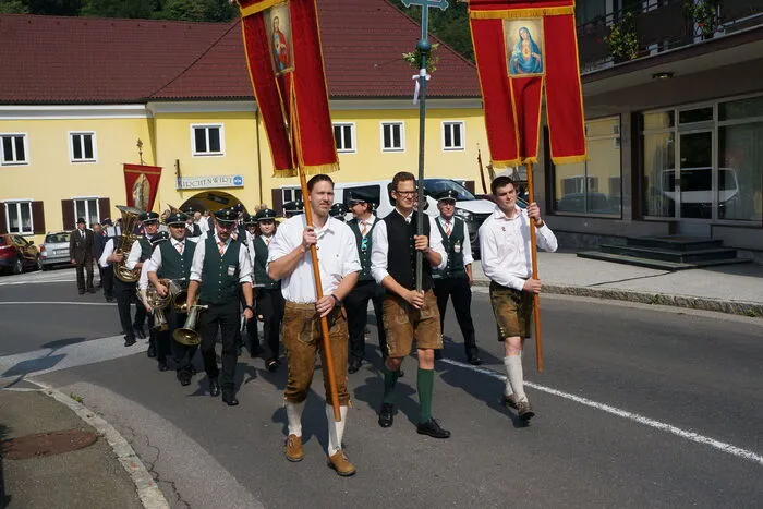 Im Anschluss an den Gottesdienst folgte die Fronleichnamsprozession.