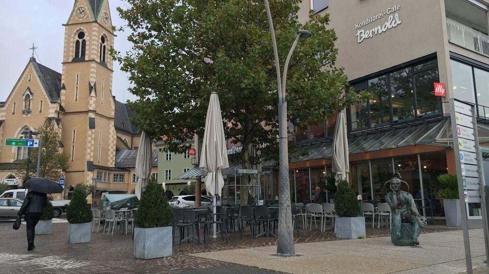 Seit Sommer hat Villach einen Paul-Watzlawick-Platz vor dem Cafè Bernold