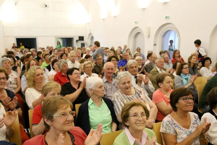 Klar, dass am Freitagabend kein Platz mehr im Festsaal des Bildungshauses St. Georgen am Längsee zu bekommen war,... 
