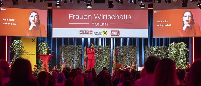 Volles Haus beim FrauenWirtschaftsForum 2026 im Casino Velden: Die Unternehmerin Tijen Onaran hielt die Keynote
