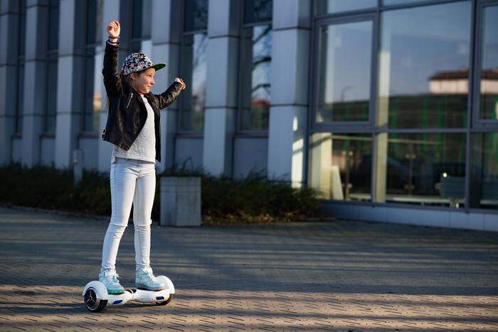 Hoverboards sind reizvoll, ein beliebtes Geschenk für Kinder, verursachen aber - wenig überraschend - nicht selten Unfälle mit Verletzungen, die im Krankenhaus behandelt werden müssen