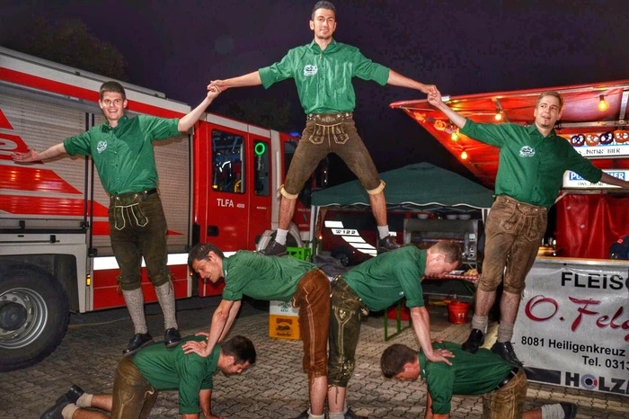 Die Marktmusik Heiligenkreuz am Waasen und der Musikgruppe „Holarü“ unterhielten die Gäste musikalisch. Die Schuhplattler der Gruppe „Plattlfett´n“ sind mittlerweile ein fixer Programmpunkt beim Oktoberfest.