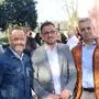 Bürgermeister Thomas Derler (Mitte) mit den Architekten Hans Peter Sperl (links) und Stefan Schrag (rechts)