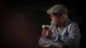 Immer mehr Guinness rinnt immer mehr britische Kehlen hinunter