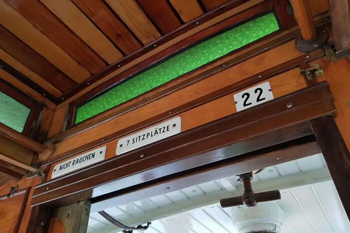 Die Anweisungen im Wageninneren sind klar
