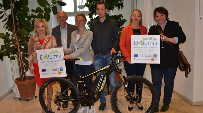 Elisabeth Blanik, Hansjörg Viertler, Heidi Hauser, Thomas Schmidhofer, Obmann eBikeDolomiti, Iris Rampitsch (Stadtmarketing Lienz) und Gina Streit (RMO)