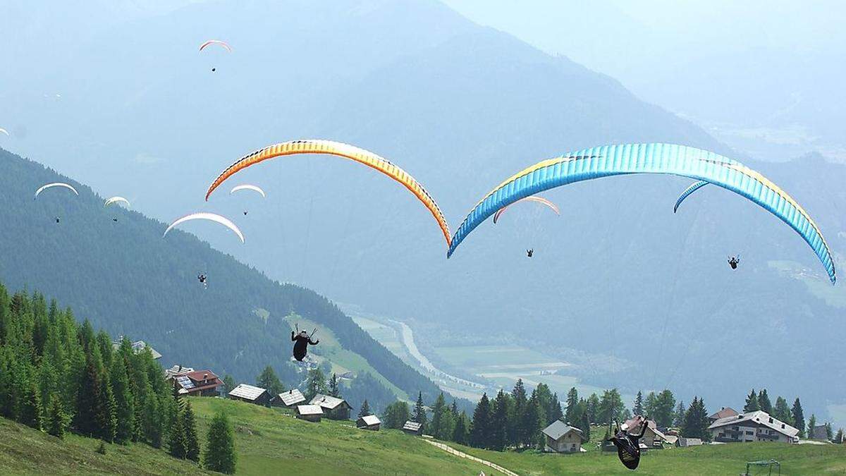 Hobbyflieger stürmen an schönen Tagen die Emberger Alm