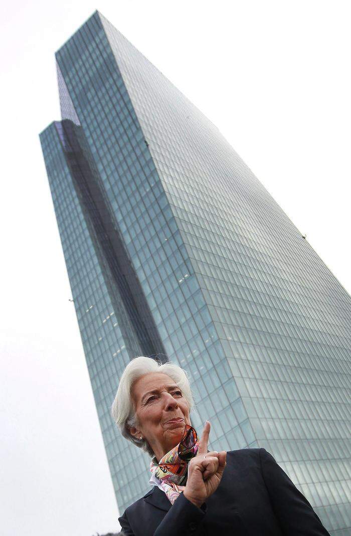Der Frankfurter EZB-Tower mit der aktuellen Präsidentin Christine Lagarde