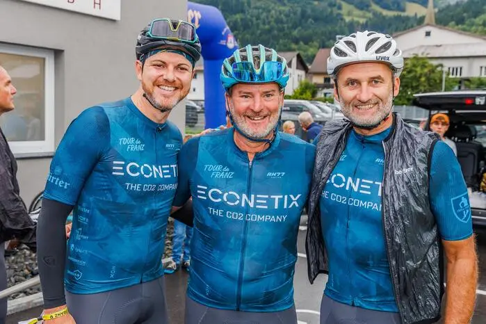Tour de Franz Start Sportplatz Treffen