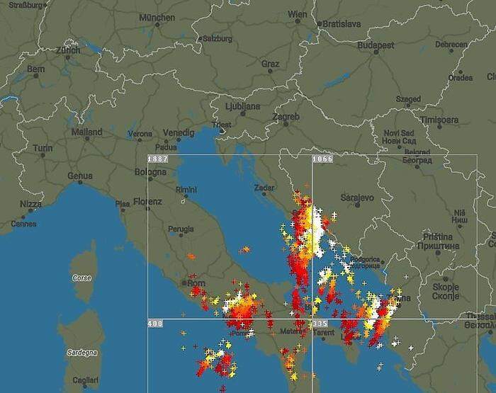 Die Gewitter über Italien am Mittwoch dürften in der Nacht auf Donnerstag südöstlich an der Steiermark vorbeiziehen