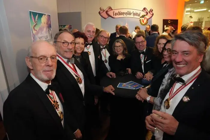 Eine Abordnung der Stadtrichter zu Clagenfurth beehrte die Spittaler Gilder im Stadtsaal