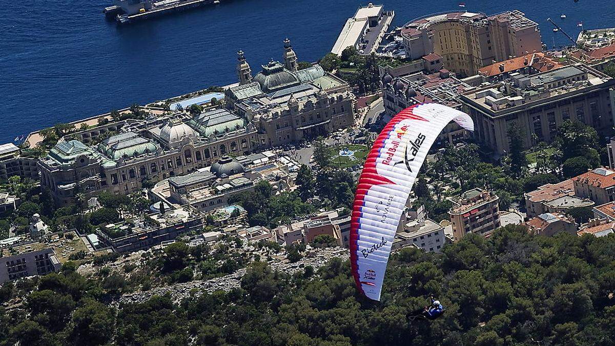 Die Strecke von Salzburg nach Monaco (Foto) muss zu Fuß und mit dem Paragleiter bewältigt werden