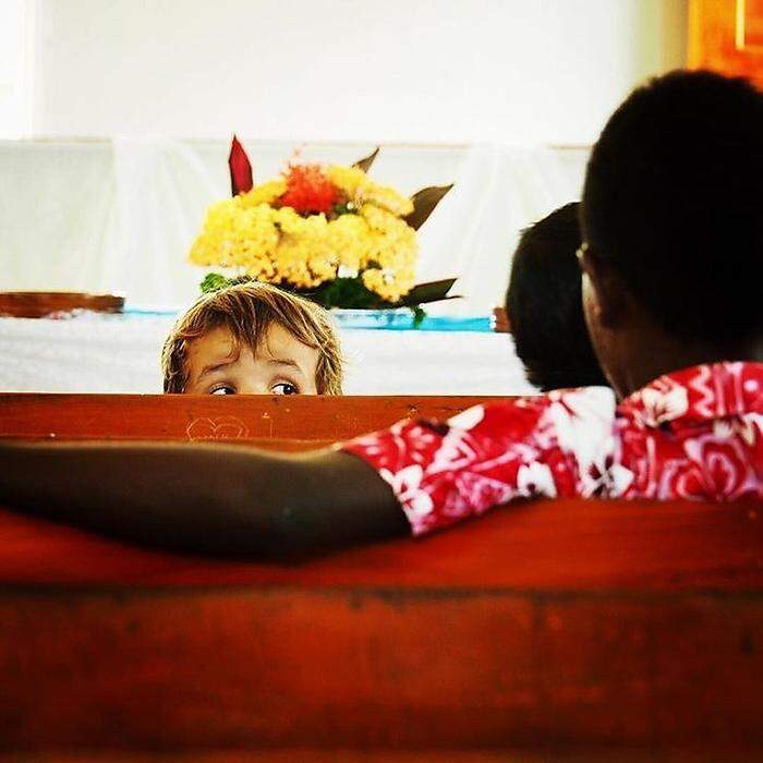 Luis beim Gottesdienst auf den Fidschis