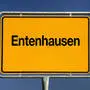 Entenhausen ist die von Erika Fuchs erfundene Entsprechung zu Duckburg und Mouseton