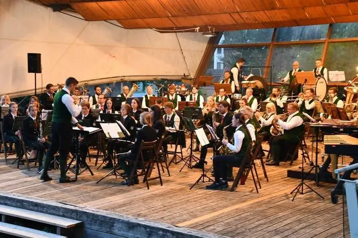Den Auftakt gestaltete das Jugendblasorchester der Musikschule Murau unter der Leitung von Jürgen Brunner. Mehr als 30 junge Musikerinnen und Musiker präsentierten ihr Können.