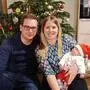 Julia Darloß und Tobias Sumper beim ersten gemeinsamen Weihnachten mit Sohn Leo