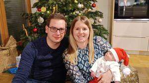 Julia Darloß und Tobias Sumper beim ersten gemeinsamen Weihnachten mit Sohn Leo