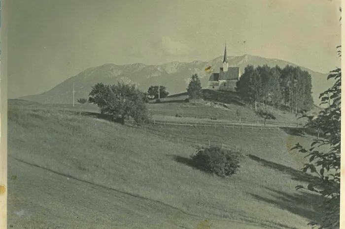 Ein wahres Kleinod ist die Filialkirche St. Lorenzen, die zur Pfarre St. Peter am Wallersberg gehört. Sie wurde Ende der 1980er-Jahre umfassend saniert, erst im Vorjahr fanden wieder Sanierungsarbeiten am Turm statt.
