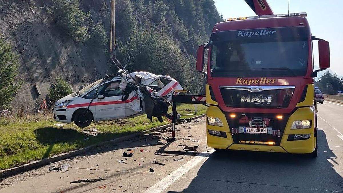 Der betroffene Pkw wurde von einem Abschleppdienst entfernt