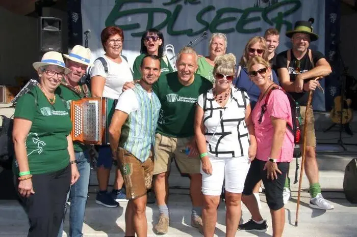 Der Verein „Bärnbach in Bewegung“ hatte mit dem 2. „Lipizzanerheimat Musikwandertag“ sowie dem gleichzeitig durchgeführten „Edlseer Fanwandertag“ am Sonntag, 8. September eine Veranstaltung der Superlative auf die Beine gestellt. Markus Kern, bekannt vom Schneiderwirt-Trio, hatte bereits im Vorjahr die Idee zu dieser Wanderung.