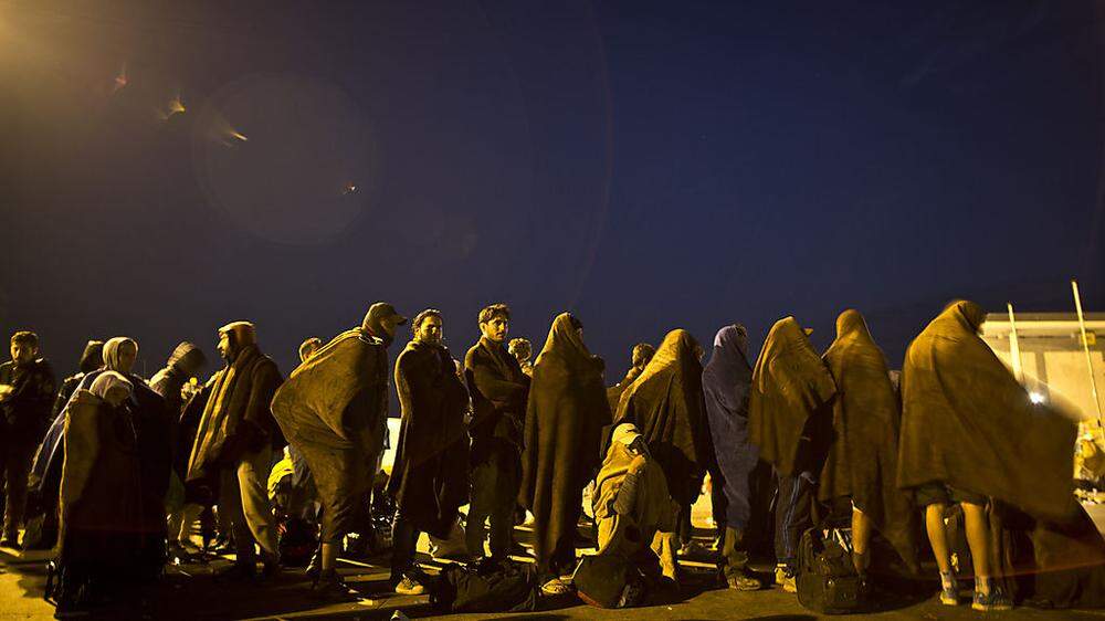 4500 Flüchtlinge kamen seit Mitternacht in Nickelsdorf an
