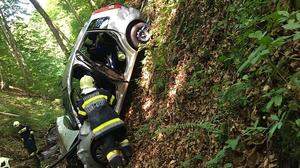 Die Feuerwehr barg das Auto