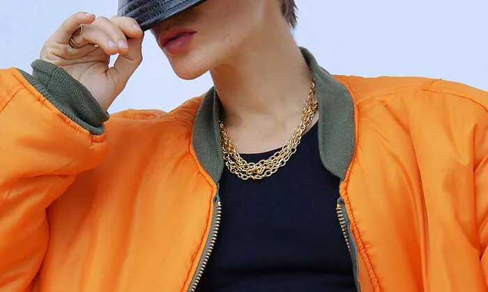 Die Bomberjacke schafft es auch heuer wieder in die modischen Herbsttrends