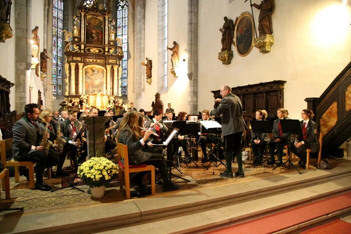 Die Stadtkapelle Friesach (Foto).......  .