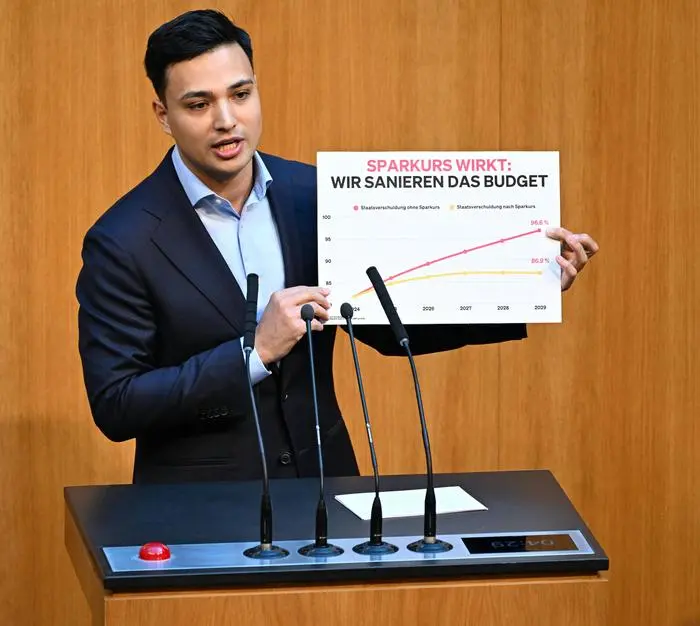 ABD0023_20250514 - WIEN - ÖSTERREICH: NEOS-Klubobmann Yannick Shetty (NEOS) am Mittwoch, 14. Mai 2025, anl. einer Sitzung des Nationalrats im Parlament in Wien. - FOTO: APA/HELMUT FOHRINGER