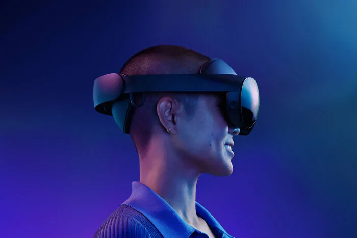 Facebook-Mutter Meta dominiert den Markt für AR/VR-Brillen. Die Meta Quest (vormals Oculus Quest) kombiniert etwa seit ein paar Jahren Augmented und Virtual Reality. Preislich siedelt sich Meta klar unter Apple an. Die Meta Quest Pro kostet 1200 Euro, die neue Quest 3 soll es schon um rund 450 Euro geben.