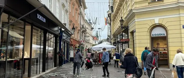 Die Klagenfurter Innenstadt wird wieder weihnachtlich dekoriert