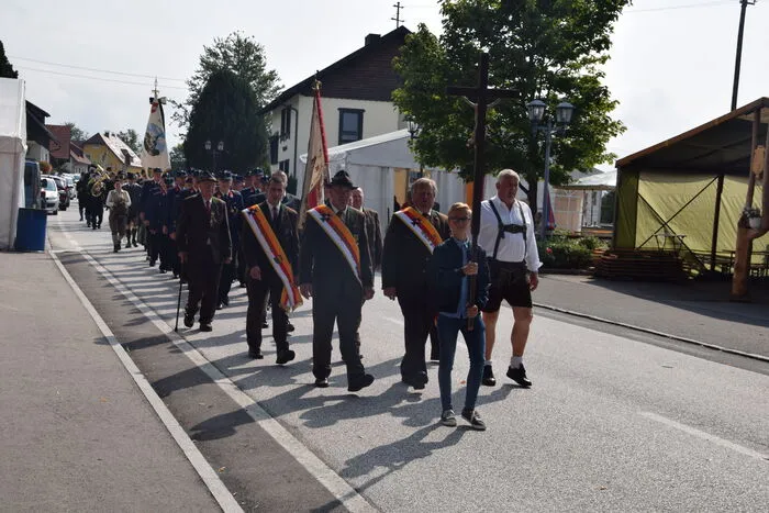 Der Umzug führte durch den Ortskern von Preitenegg.