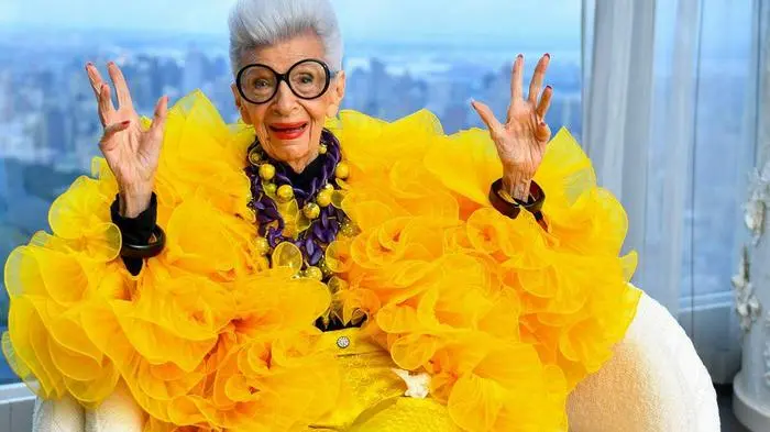 Kann man das Altern stoppen? Forscher, Experten und Promis wie die 102-jährige Modeikone Iris Apfel gehen der Frage auf den Grund. 20.15 Uhr, ZDF